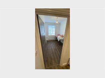 Roomgo UK - Spacious Single Room, Selhurst - £570 pcm