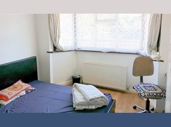 Roomgo UK - Master Bedroom vegetarian all Bills Inc., Tokyngton - £860 pcm