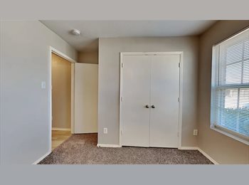 Roomgo UK - 1bed 1bath private room for rent in Carrington Lane, Sale, Greater Manchester M33, Sale - £700 pcm