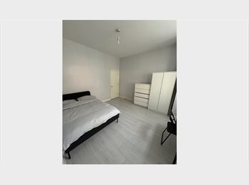 Roomgo UK - Large Double Room in spacious flat & garden, Brixton - £950 pcm