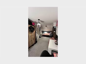 Roomgo UK - En Suite Double Room - Spacious and modern!, Salford - £685 pcm