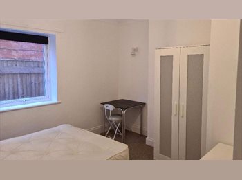 Roomgo UK - 2 rooms available in Winton, Winton - £570 pcm