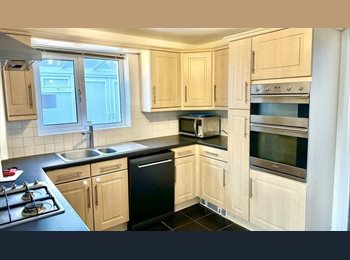 Roomgo UK - 2 DOUBLE ROOMS AVAILABLE PATCHWAY FURNISHED, Brentry - £675 pcm