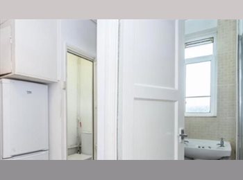 Roomgo UK - Big double room in good location in White City, White City - £800 pcm