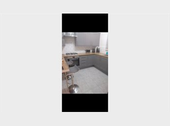 Roomgo UK - Lovely double room in Nine Elms, Nine Elms - £900 pcm