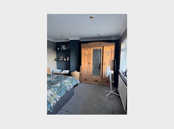 Roomgo UK - Large clean double bedroom, Sittingbourne - £800 pcm