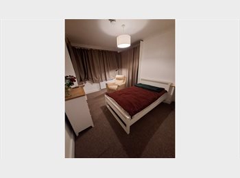 Roomgo UK - Double room to let,single person., Feltham - £700 pcm