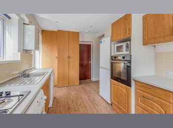 Roomgo UK - Spacious Furnished Double Room | Bills Inc, Guildford - £795 pcm