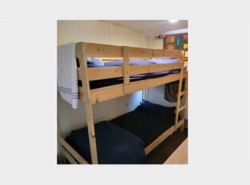Roomgo UK - Cosy Bunk room in houseboat, Oxford - £525 pcm