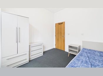 Roomgo UK - Room in Bristol, Broadmead - £806 pcm