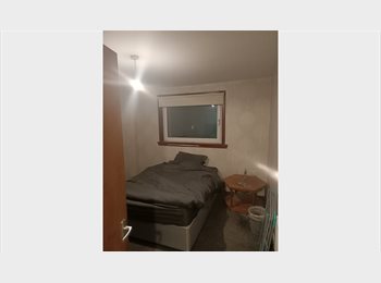 Roomgo UK - Spacious double room to rent in shared apartment, Longstone - £600 pcm