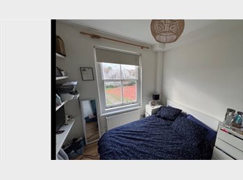 Roomgo UK - Double bedroom in lovely flat in West Hampsredarea, Brondesbury - £950 pcm