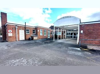 Roomgo UK - Spacious House Share from £350 pcm inc bills, Newcastle under Lyme - £350 pcm