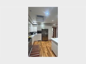 Roomgo UK - Double room for rent in Tottenham, Tottenham - £700 pcm