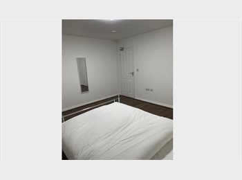Roomgo UK - Large Room With Double Bed, Oldbury - £799 pcm