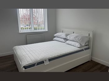 Roomgo UK - Double room with private bathroom in a room bed flat, Sittingbourne - £750 pcm