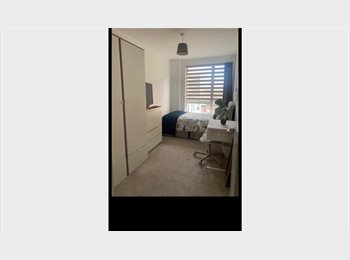 Roomgo UK - Very Bright Clean Spacious Room, Lewisham - £1,250 pcm