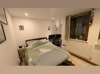 Roomgo UK - DOUBLE ROOM AVAILABLE IN MARYLEBONE WITH ENSUITE – Available now!, Marylebone - £1,500 pcm