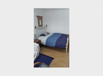 Roomgo UK - Outstanding Spacious Room in Canning Town, Plaistow - £741 pcm