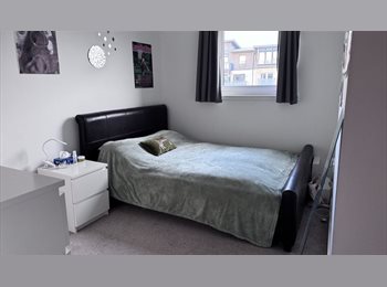 Roomgo UK - Private Room for Female Student. EH7 Meadowbank, Restalrig - £600 pcm