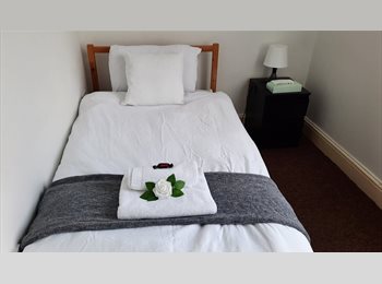 Roomgo UK - Single room near Barking Central Station, Barking - £670 pcm