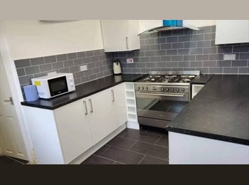 Roomgo UK - 1 double room available furnished room all bills included in rent clean and peaceful area, Heywood - £550 pcm