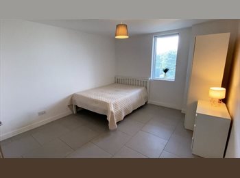 Roomgo UK -  EN SUITE ROOM available in modern 4 bed flat, Clapham/Nine Elms - from 18/02 , Nine Elms - £1,250 pcm