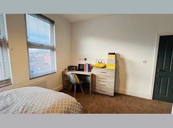 Roomgo UK - Live in style in this fabulous house-share!, Pershore - £715 pcm