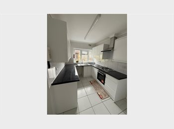 Roomgo UK - Room available in shared house., Stratford - £900 pcm
