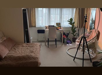 Roomgo UK - DOUBLE ROOM in Bounds Green, Bowes Park - £650 pcm