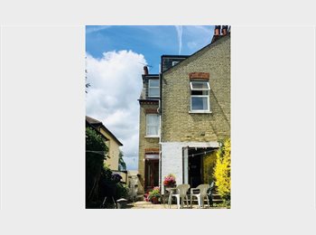 Roomgo UK - Beautiful First-Floor Double Room in Barnet – Bills Included, Cockfosters - £845 pcm