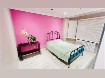Roomgo UK - Large Double Room, Cranford - £700 pcm