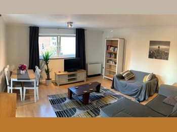 Roomgo UK - Lovely room in large furnished flat with pool/gym in Cardiff Bay, Tiger Bay - £549 pcm