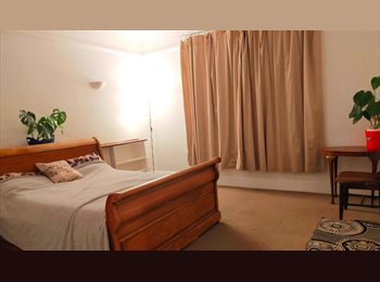 Roomgo UK - LARGE DOUBLE BEDROOM SHARED ACCOMODATION BROMLEY NORTH, Bromley - £600 pcm