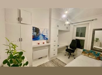 Roomgo UK - Spacious small double room for 1 person, Merton Park - £790 pcm