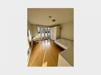 Roomgo UK - Flat Share Camden NW1, Camden Town - £1,250 pcm