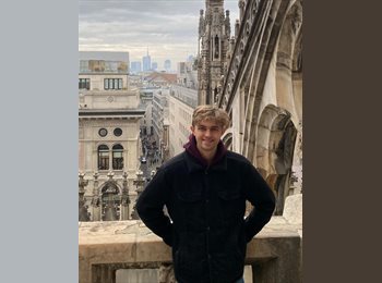 Roomgo UK - Oliver Skeet - 22 - Charing Cross