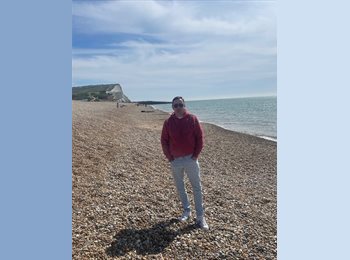 Roomgo UK - Ihor - 39 - Charing Cross