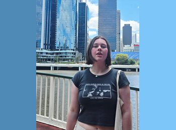 Roomgo UK - Kate - 19 - Camden Town