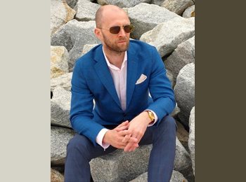 Roomgo UK - Adam - 41 - Luton