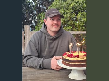 Roomgo UK - Louis - 26 - Old Town