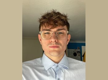 Roomgo UK - Stuart - 28 - Charing Cross