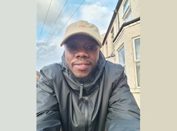 Roomgo UK - Collins - 30 - Slough