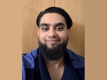 Roomgo UK - Mehrub Fayaz - 25 - Charing Cross