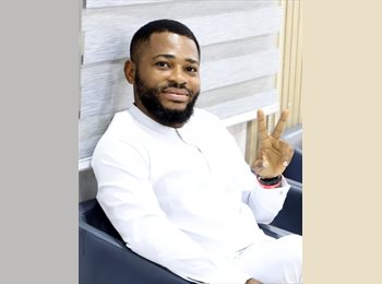 Roomgo UK - Collins - 35 - Northern Quarter