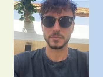 Roomgo UK - Charlie - 35 - London