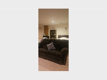 Roomgo US - 1 bedroom suite with garage female only, Fargo - $1,300 pm