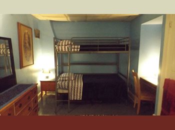 Roomgo US - 3rd floor bedroom fully furnished 2 windows, Lancaster - $680 pm