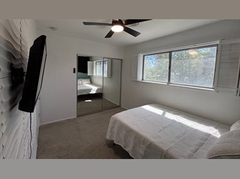 Roomgo US - Furnished private room in quiet Las Vegas home. utilities included, ideal for professionals or trave, Charleston Preservation - $850 pm