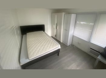 Roomgo US - Nice Room with Private Entrance, Davie - $1,000 pm